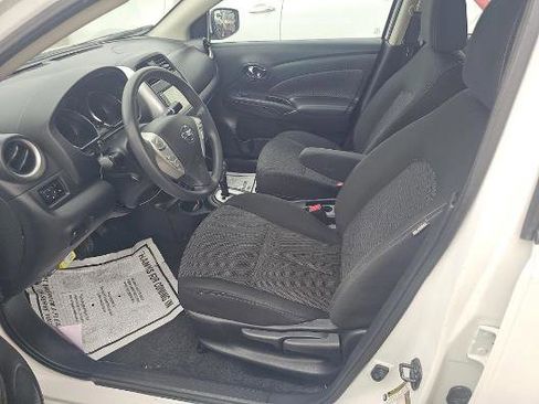 Used 2019 Nissan Versa SV image 4