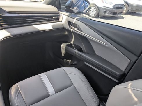 Used 2025 Toyota Camry SE image 16