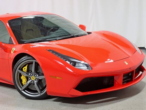 Used 2018 Ferrari 488 GTB image 3