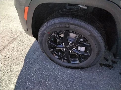 New 2025 Jeep Grand Cherokee Altitude w/ Trailer Tow Package image 18