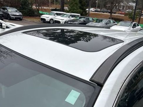 Used 2022 Toyota Corolla Cross XLE w/ Convenience Package image 10