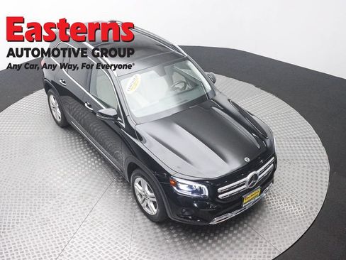 Used 2021 Mercedes-Benz GLB 250 4MATIC w/ Premium Package image 3