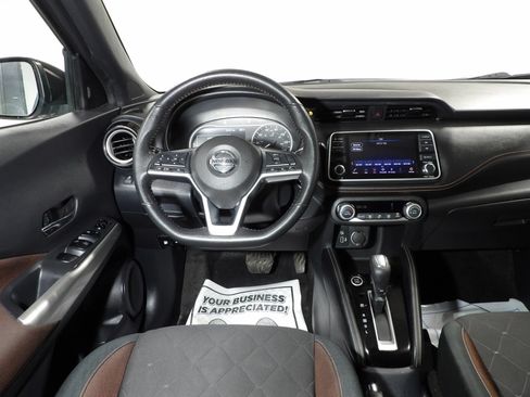Used 2019 Nissan Kicks SR FWD image 13