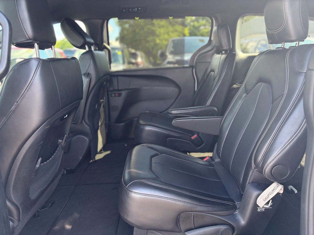 Certified 2025 Chrysler Pacifica Select FWD image 14