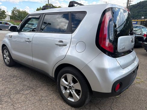 Used 2019 Kia Soul w/ Convenience Package FWD image 2