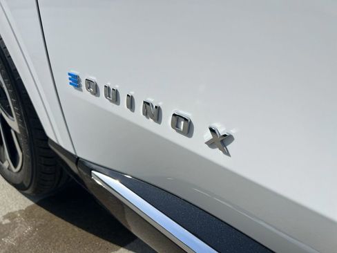 New 2025 Chevrolet Equinox EV LT image 32