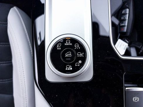 New 2026 Mitsubishi Outlander SE image 18