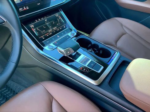 Used 2022 Audi Q8 Premium image 17