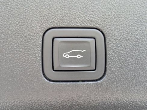 Used 2024 Chevrolet Tahoe High Country AWD/4WD image 16