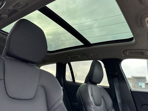 Used 2025 Volvo V60 B5 Cross Country Plus image 17