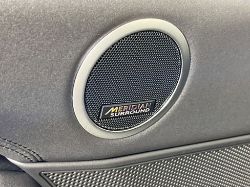 Used 2024 Land Rover Discovery S image 19