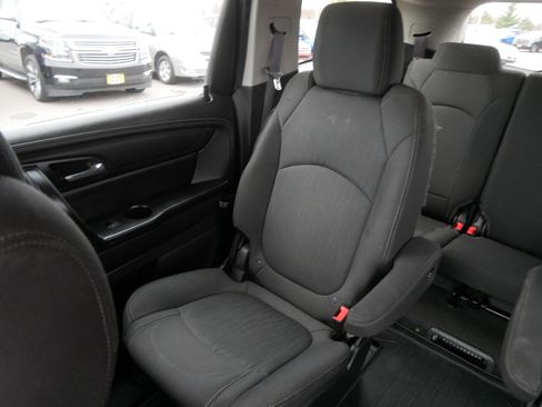 Used 2015 Chevrolet Traverse LT image 12