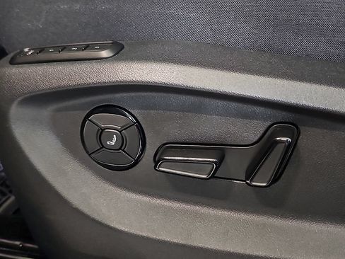 Certified 2026 Volkswagen Tiguan SEL R-Line AWD/4WD image 25