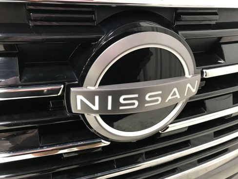 Used 2025 Nissan Rogue SL AWD/4WD image 25