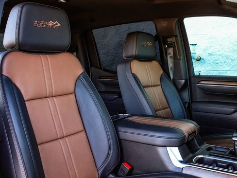 Used 2025 Chevrolet Silverado 1500 High Country AWD/4WD image 39