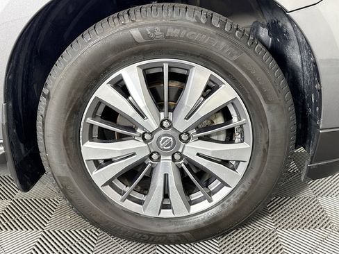 Used 2019 Nissan Pathfinder S AWD/4WD image 31