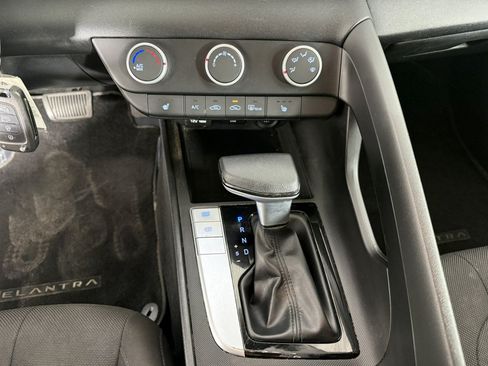 Used 2021 Hyundai Elantra SEL FWD image 19