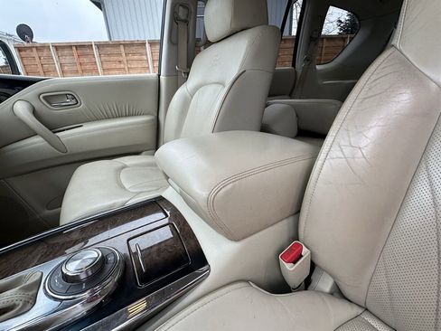 Used 2014 INFINITI QX80 4WD w/ Deluxe Touring Package image 15