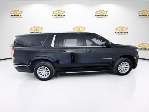 Used 2024 Chevrolet Suburban LT RWD image 9