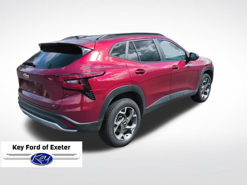 Used 2025 Chevrolet Trax LT FWD image 11