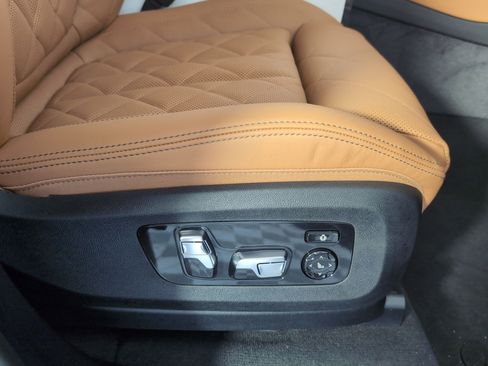New 2026 BMW X5 M60i w/ Climate Comfort Package image 32