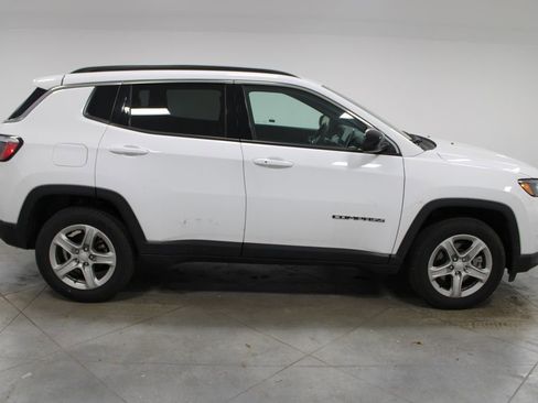 Used 2024 Jeep Compass Latitude image 11