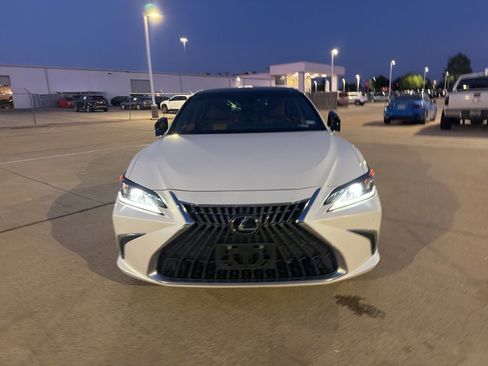 Used 2023 Lexus ES 350 w/ Premium Package FWD image 2