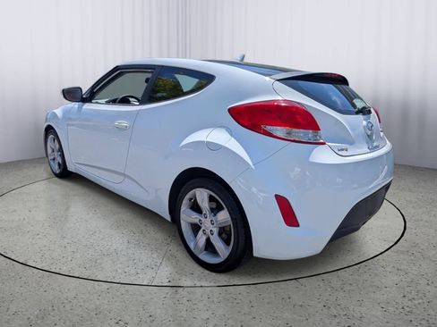Used 2014 Hyundai Veloster FWD image 4