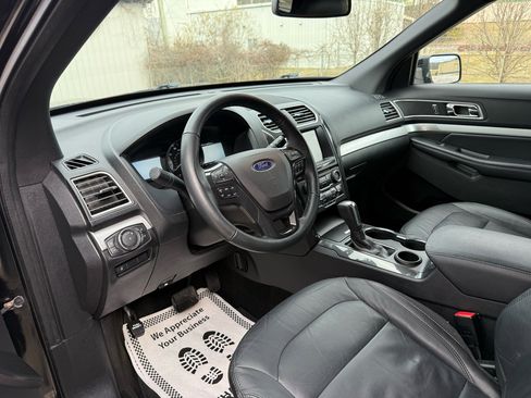 Used 2017 Ford Explorer XLT w/ Equipment Group 202A image 20