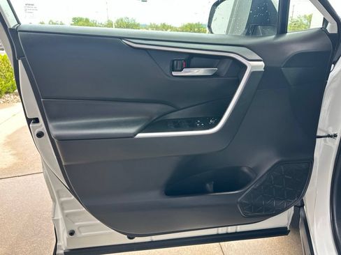 Certified 2021 Toyota RAV4 XLE w/ Convenience Package AWD/4WD image 9