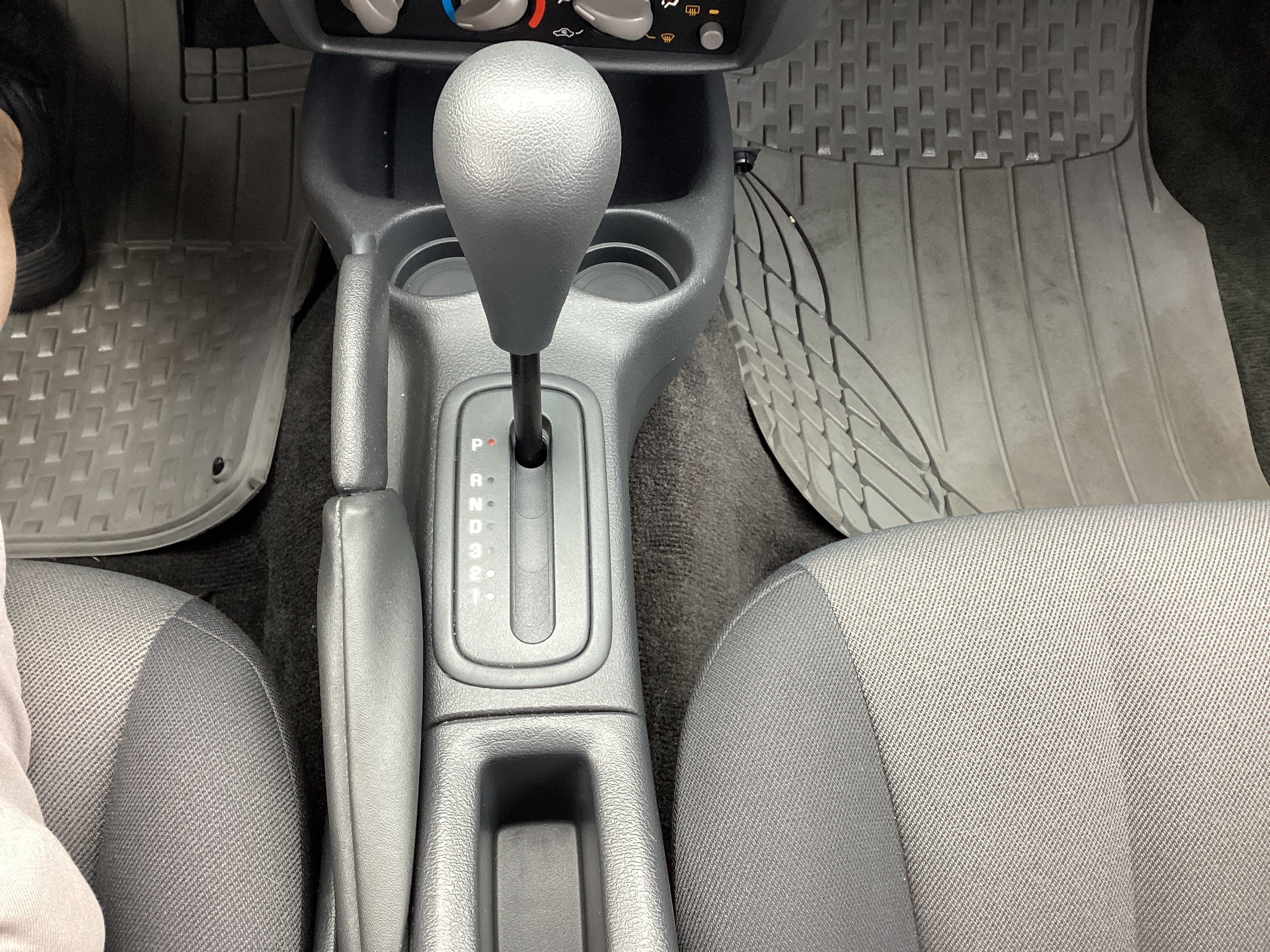 Used 2005 Pontiac Sunfire Coupe w/ 1SB Preferred Equipment Group FWD image 19