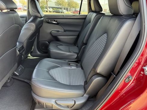 Used 2024 Toyota Highlander XSE image 29