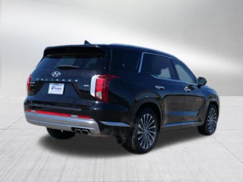 Used 2023 Hyundai Palisade Calligraphy image 3