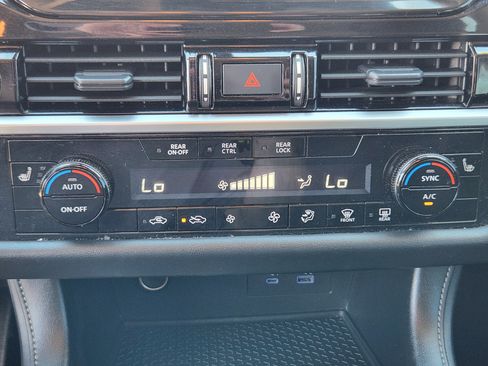 Used 2024 Nissan Pathfinder SV AWD/4WD image 12