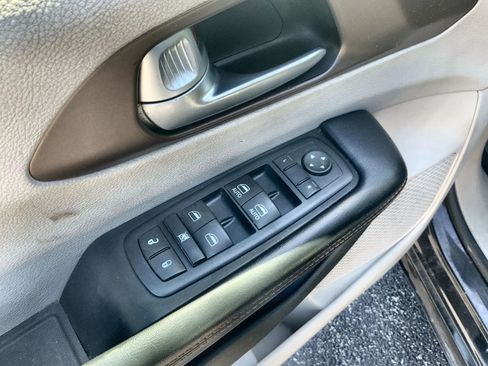 Used 2017 Chrysler Pacifica LX w/ Tire & Wheel Group FWD image 15
