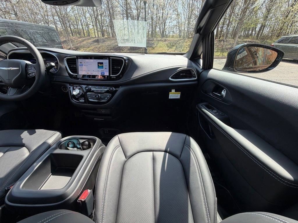 New 2026 Chrysler Pacifica Select w/ S Appearance Package FWD image 15