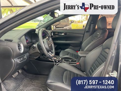 Used 2023 Kia Forte GT-Line w/ GT-Line Premium Package image 7