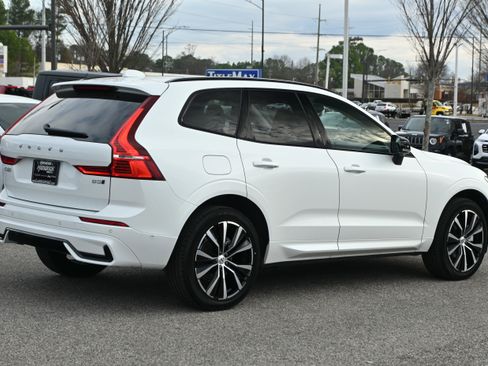 Used 2025 Volvo XC60 B5 Plus image 16