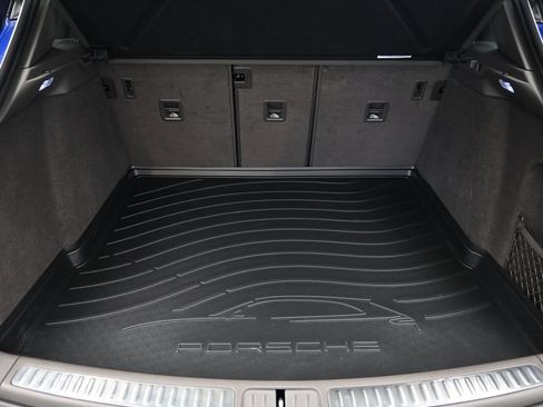 Used 2023 Porsche Macan AWD/4WD image 27
