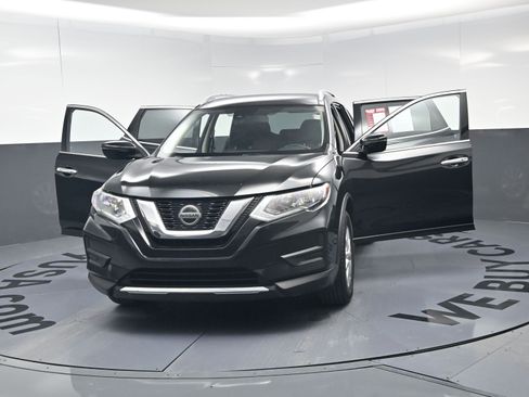 Used 2020 Nissan Rogue SV image 23
