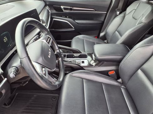 Used 2025 Kia Telluride LX image 16