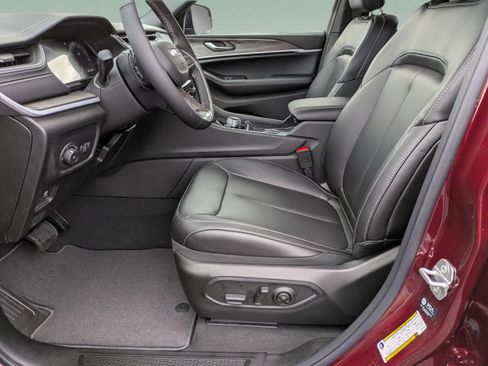 New 2025 Jeep Grand Cherokee L Limited w/ Black Appearance Package image 16