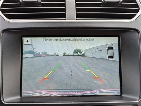Used 2018 Ford Explorer XLT w/ Equipment Group 202A FWD image 14