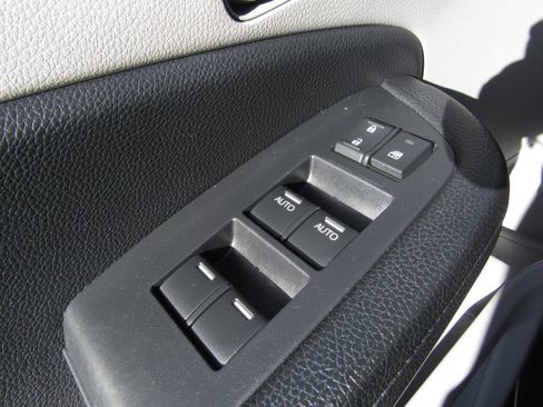 Used 2016 Honda Pilot LX image 22