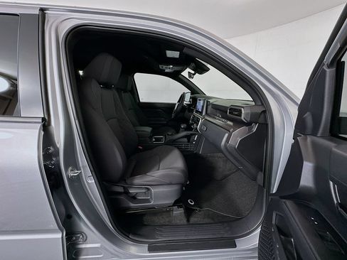 Certified 2025 Toyota Tacoma SR5 AWD/4WD image 26