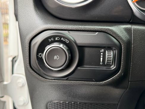 Used 2023 Jeep Wrangler Altitude image 19