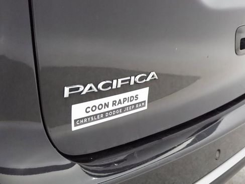 Certified 2023 Chrysler Pacifica Touring-L FWD image 17