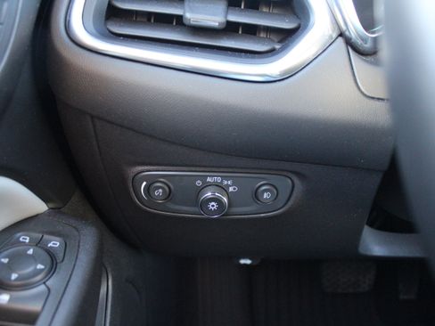 Used 2020 Chevrolet Equinox Premier image 20