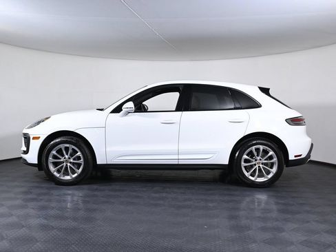 Certified 2022 Porsche Macan AWD/4WD image 2