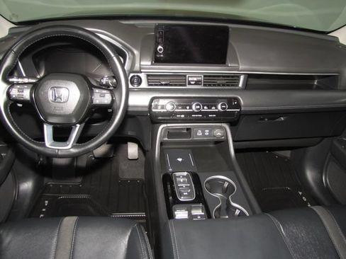 Certified 2025 Honda Pilot Touring image 14